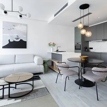 דירה Acacia Tree 43 - Design Meets Comfort