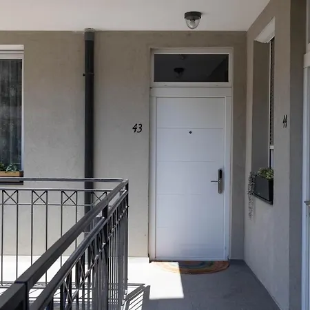 Acacia Tree 43 - Design Meets Comfort Apartman *