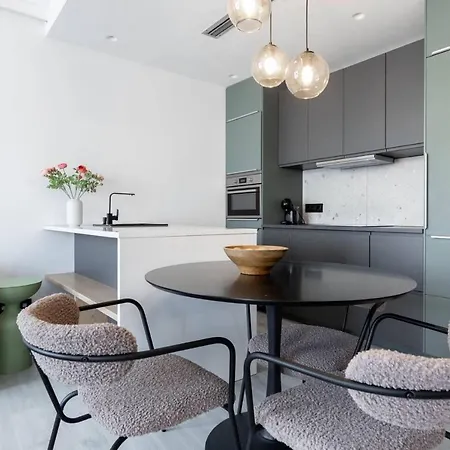 Acacia Tree 43 - Design Meets Comfort *