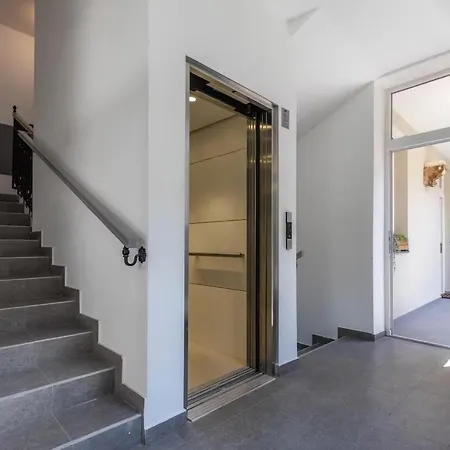 Acacia Tree 43 - Design Meets Comfort