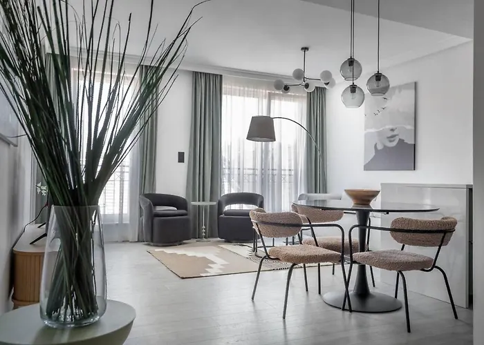 Acacia Tree 43 - Design Meets Comfort Daire